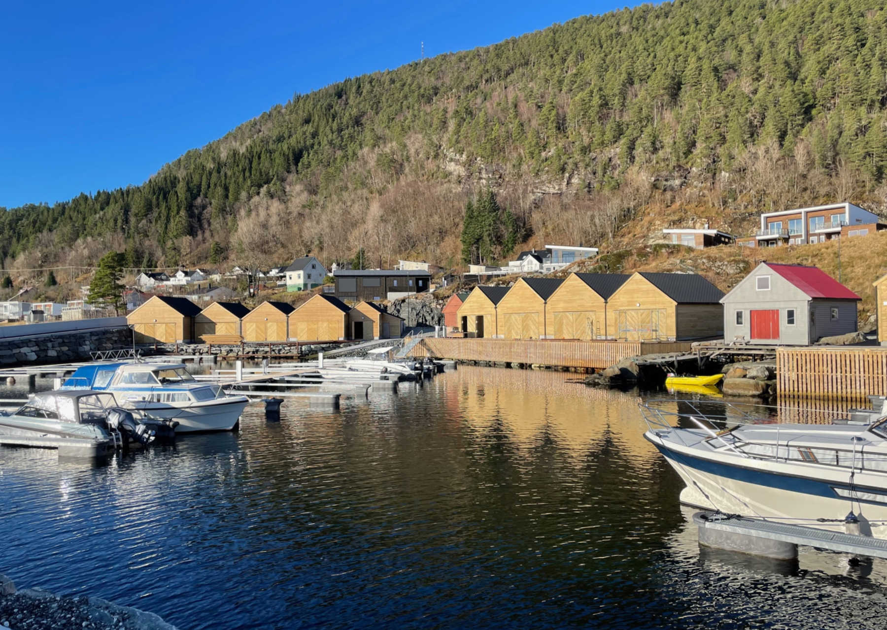 Naust og båtplass i Instetunet - fanevik.no